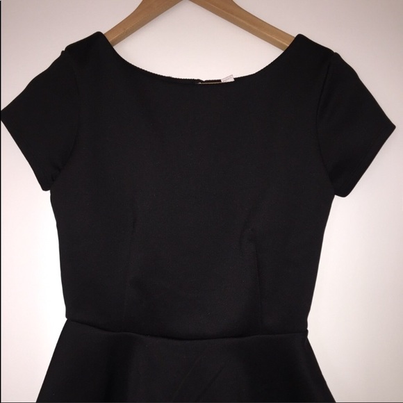 Super Cute Black Sarin Peplum Top Small - Picture 3 of 3